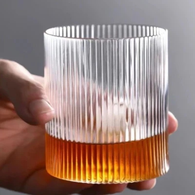 Vertikale Tassen, Kaffeetassen, einfache Nadelstreifen-Wasserbecher, kreative klassische Whisky-Tasse aus Glas